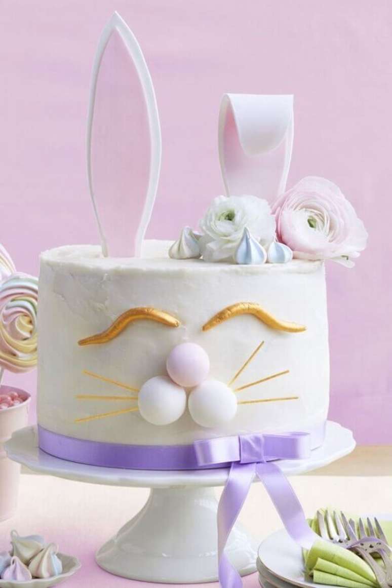 51. Lindo modelo de bolo de Páscoa com rostinho de coelho – Foto: Pinterest