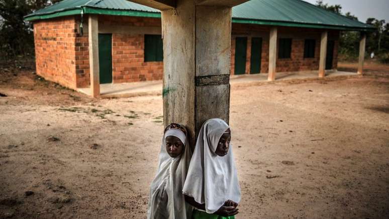 Muitas meninas do povoado nômade Fulani não retornarão à escola após o confinamento e muitas já se casaram