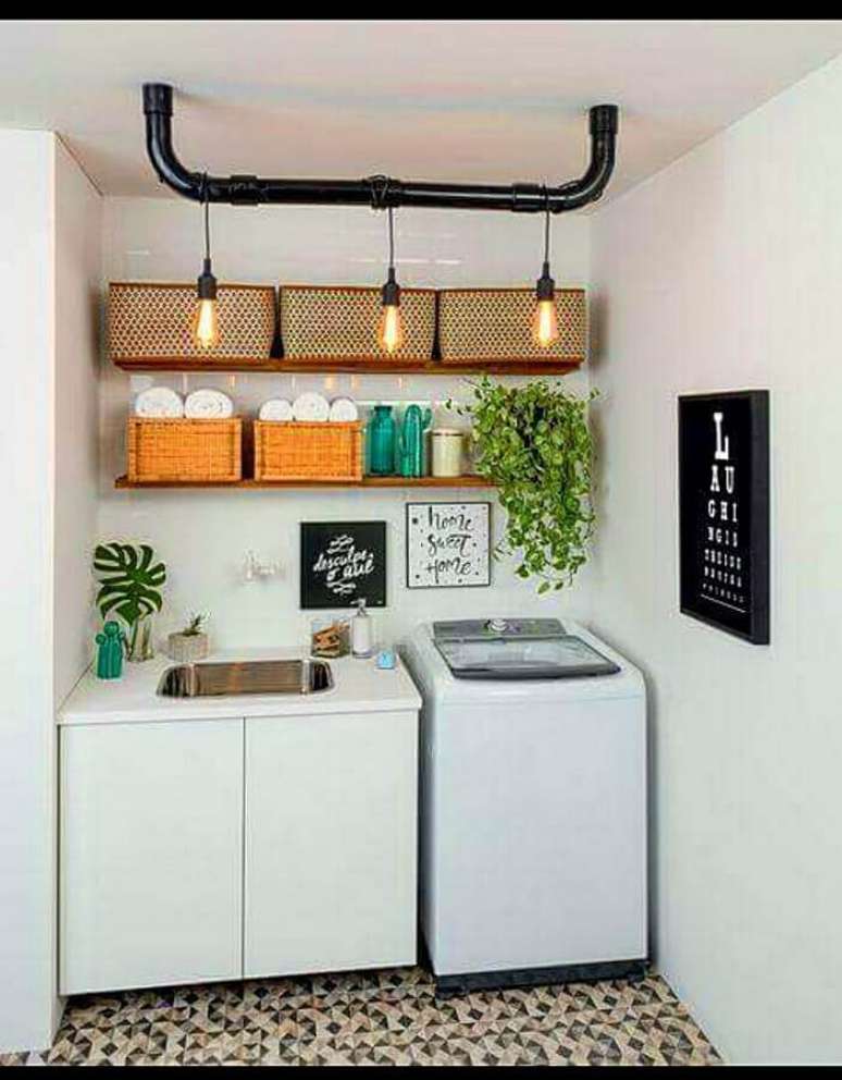 48. Decoração com caixas organizadoras para prateleiras para lavanderia pequena. Foto: Quadrilha Design e Arquitetura