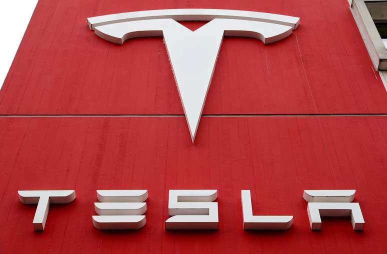 Logotipo da Tesla. 28/10/2020. REUTERS/Arnd Wiegmann