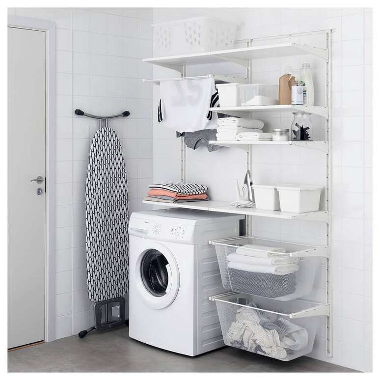 33. Decoração simples com prateleiras organizadoras para lavanderia branca. Foto: Ikea