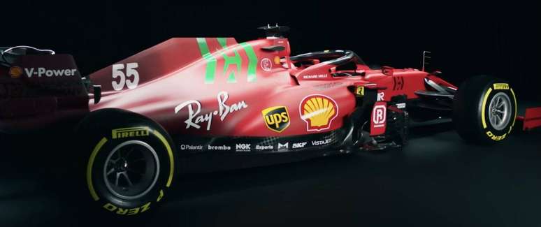 Tom de vinho é o mesmo utilizado na pintura comemorativa da Ferrari no GP de Mugello em 2020. 
