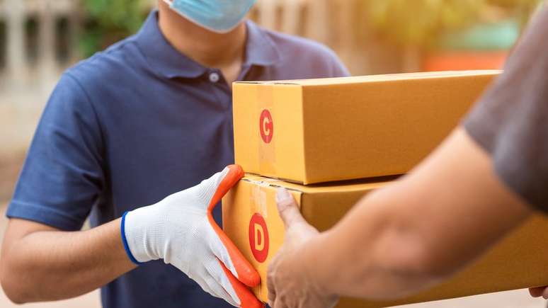 Muitos empregos pouco qualificados migraram de lojas f&iacute;sicas para centros de log&iacute;stica de com&eacute;rcio online