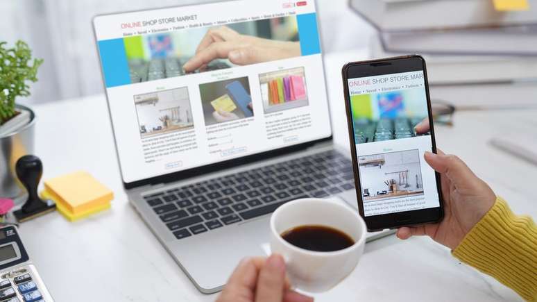&Agrave; medida que mais empresas fecham lojas f&iacute;sicas e expandem suas opera&ccedil;&otilde;es online, a demanda por especialistas em marketing digital se acelera