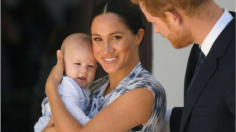 Meghan disse que teve de entregar seus documentos à equipe do palácio