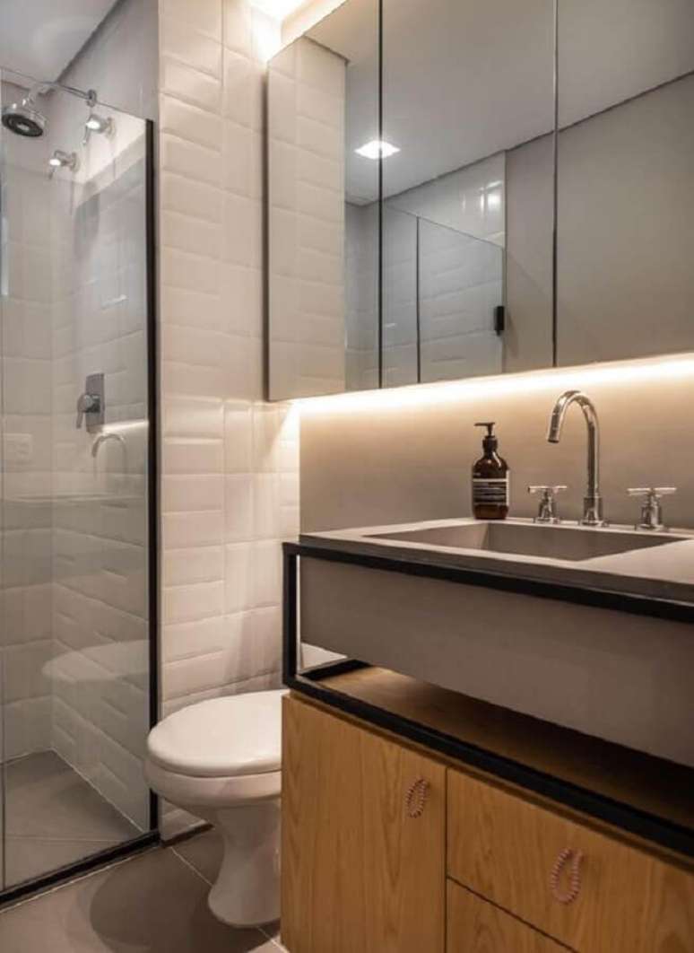 60. Decoração estilo industrial com espelheira para banheiro com LED – Foto Pinterest