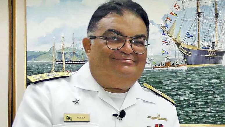 O almirante Flávio Rocha, que comanda a Secretaria de Assuntos Estratégicos, assume o cargo e acumula as duas funções.