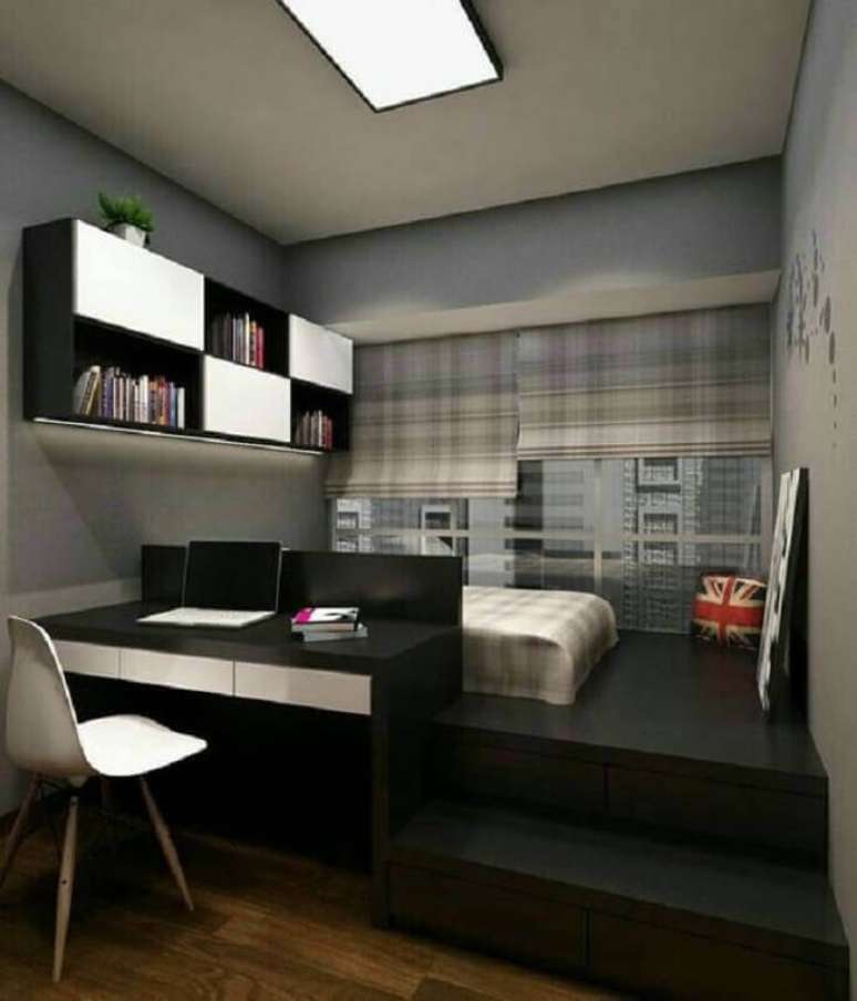 13. Home office no quarto planejado com decoração preta e cinza. Foto: Pinterest
