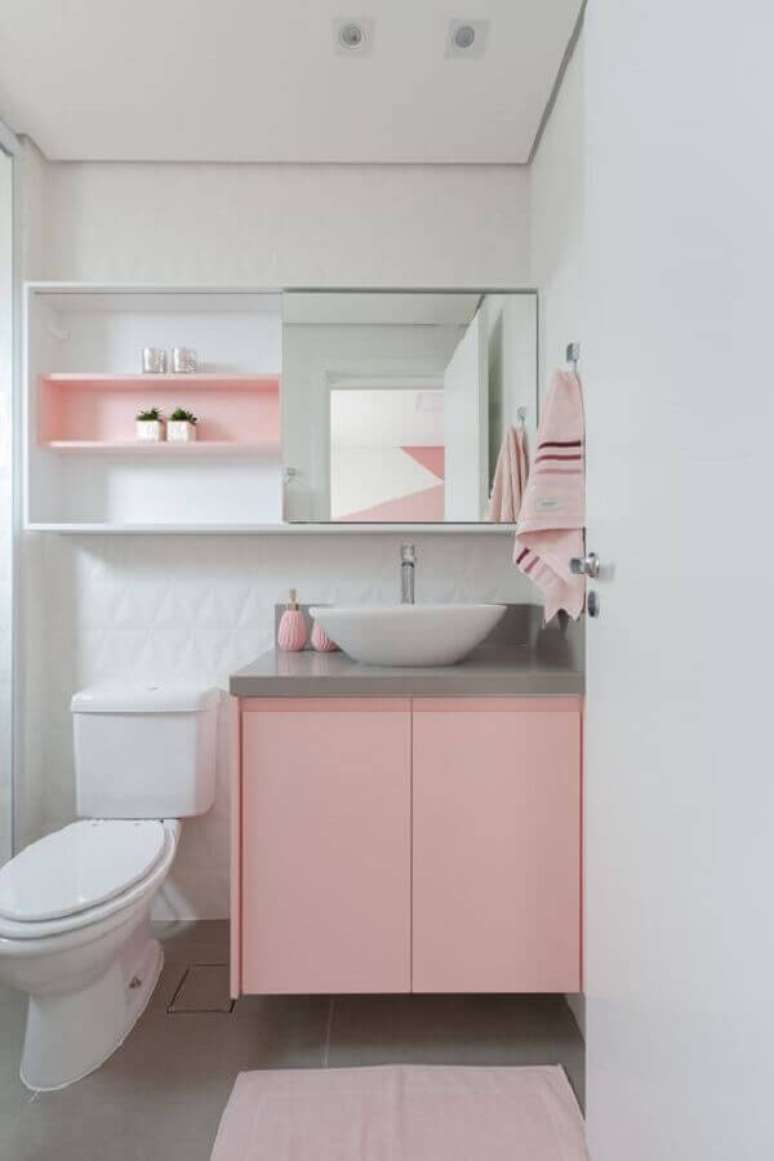 46. Espelheira para banheiro branco e rosa – Foto Rúbia M. Vieira Interiores