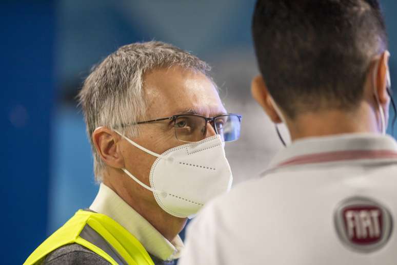 Carlos Tavares, CEO da Stellantis, em visita à fábrica da Fiat em Betim.