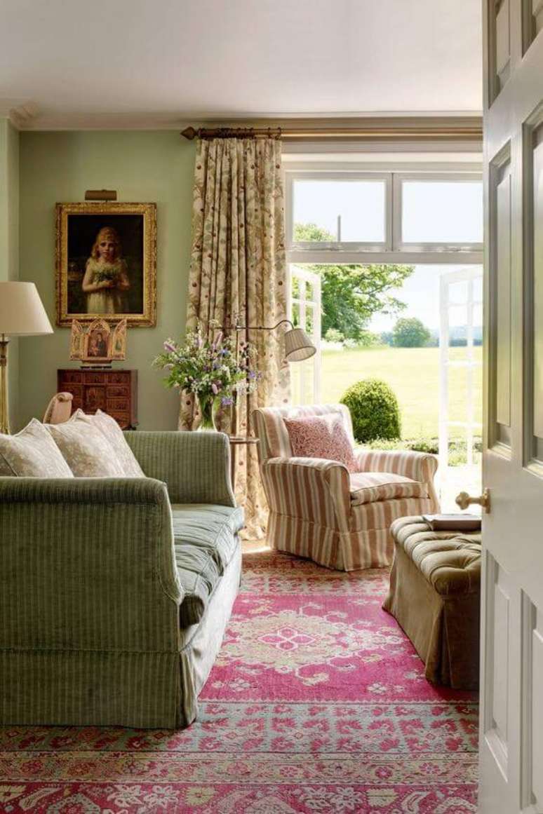 31. Sala vintage com capa de sofá verde – Foto House and Garden
