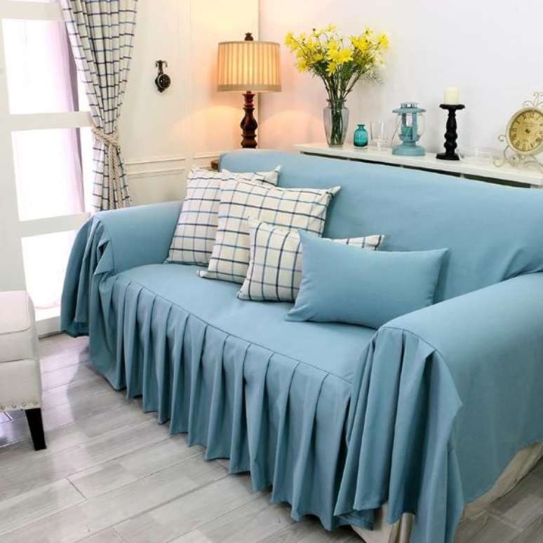 18. Capa de sofá simples na cor azul – Foto Pinterest