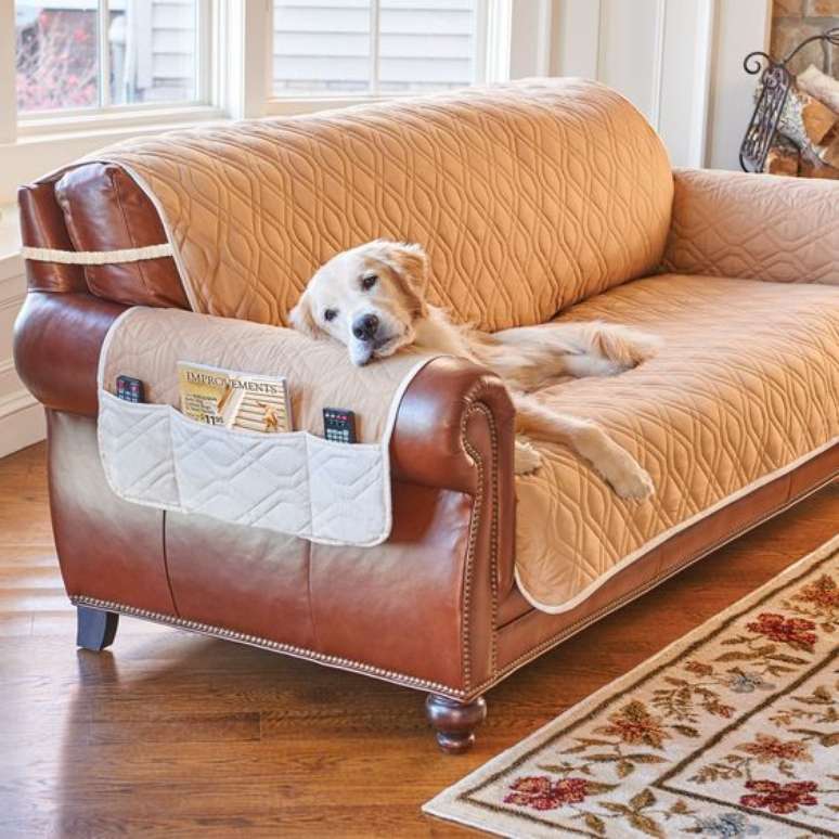 7. Capa de sofá de couro na cor bege – Foto Improvement Catalog