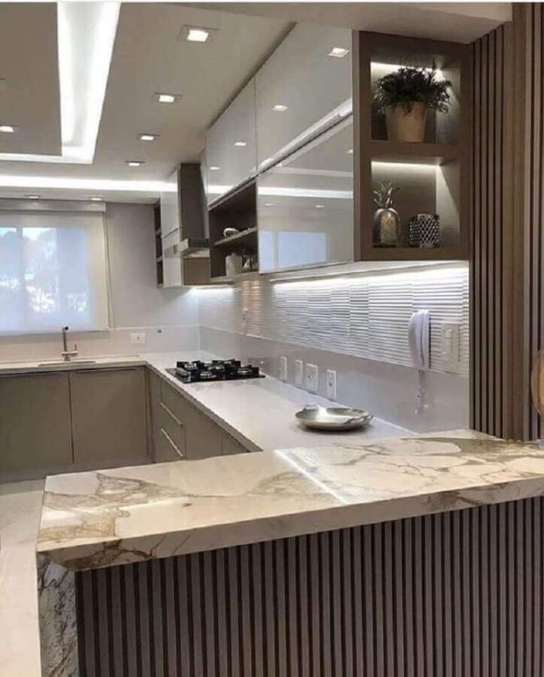 40. Decora&ccedil;&atilde;o com bancada de m&aacute;rmore para cozinha para cozinha cinza planejada &ndash; Foto Pinterest