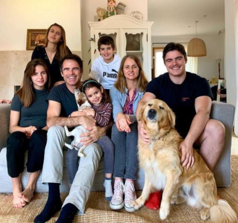A família reunida no último aniversário de Pedro Lima, em 20 de abril do ano passado, exatamente dois meses antes de ele cometer suicídio
