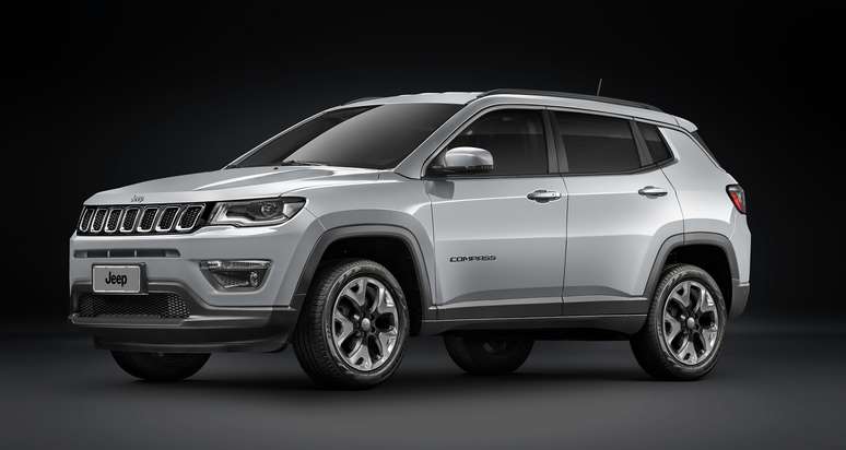 Jeep Compass Longitude 2.0 Flex: R$ 157.441 com os airbags opcionais.