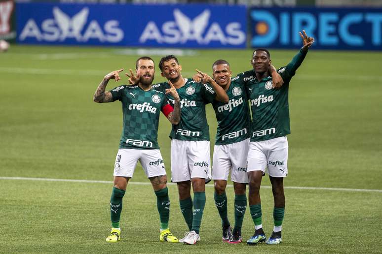 Palmeiras faz ótimo primeiro tempo e goleia o São Caetano em rodada atrasada do Paulistão