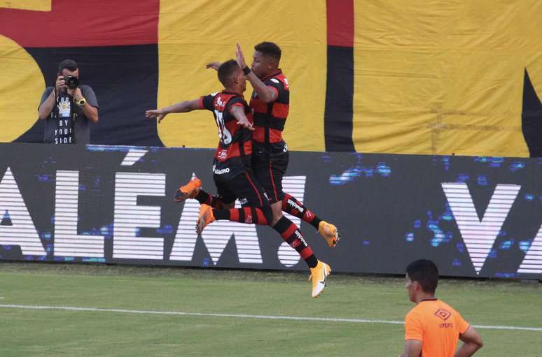 Vitória vence o clássico contra o Bahia na Copa do Nordeste