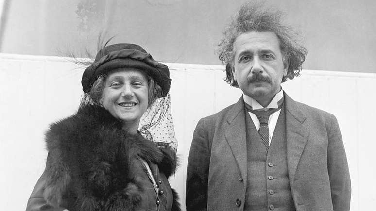 Elsa e Einstein eram primos e começaram um relacionamento quando o físico se casou com Mileva