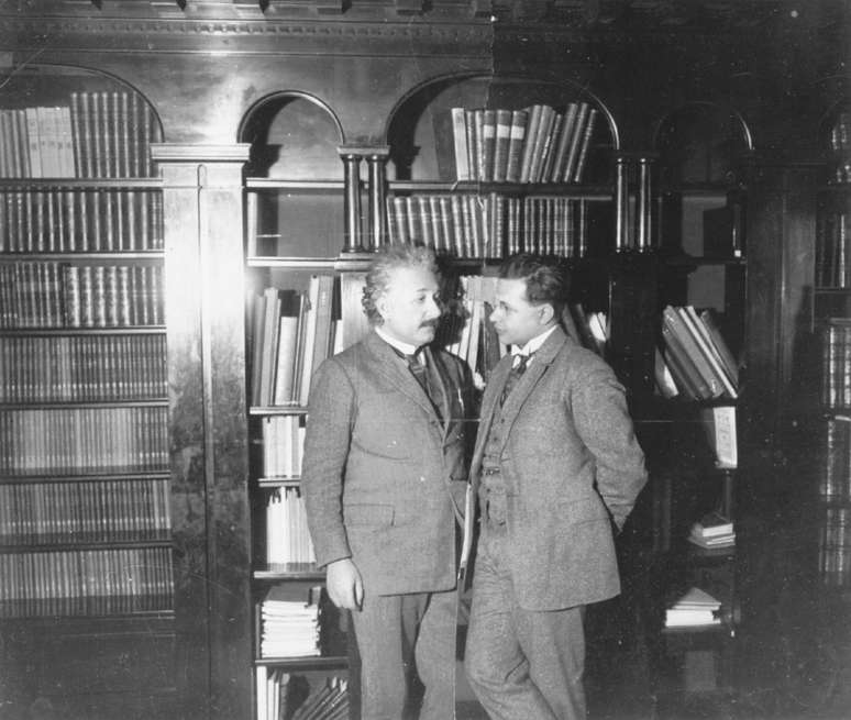 O relacionamento de Einstein e Hans Albert teve momentos de tensão. Aqui, eles são vistos em 1927