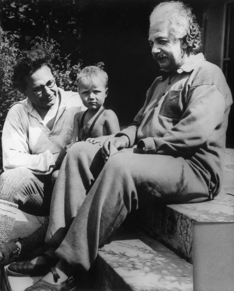 Einstein com seu filho Hans Albert e seu neto Bernhard em 1936