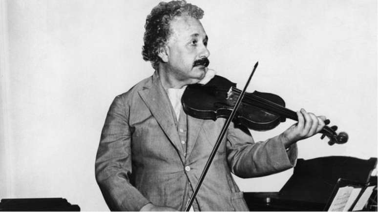 Einstein gostava de tocar violino para os filhos