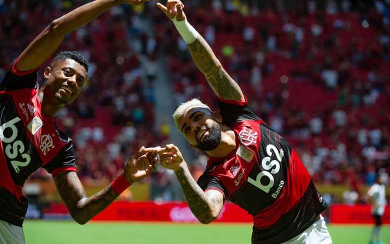 Flamengo faz novos testes e tem 10 jogadores liberados para pegar