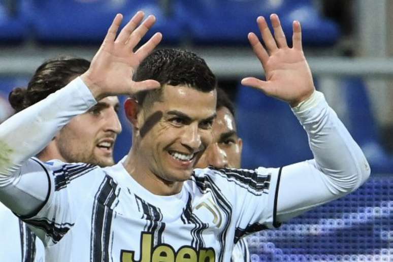 Cristiano Ronaldo conseguiu um hat-trick neste domingo (Foto: ALBERTO PIZZOLI / AFP)