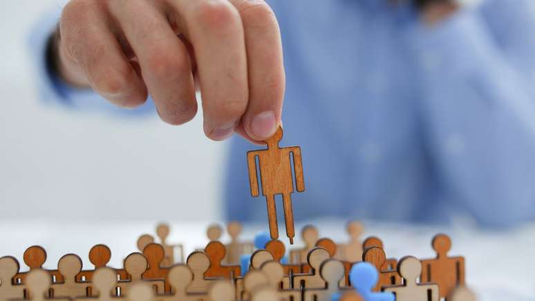 Simon: 'Sempre houve preconceito contra pessoas mais velhas, e n&atilde;o apenas com 60 anos ou mais. A partir de 54, 55 anos, a depender da atividade, j&aacute; h&aacute; esse preconceito'