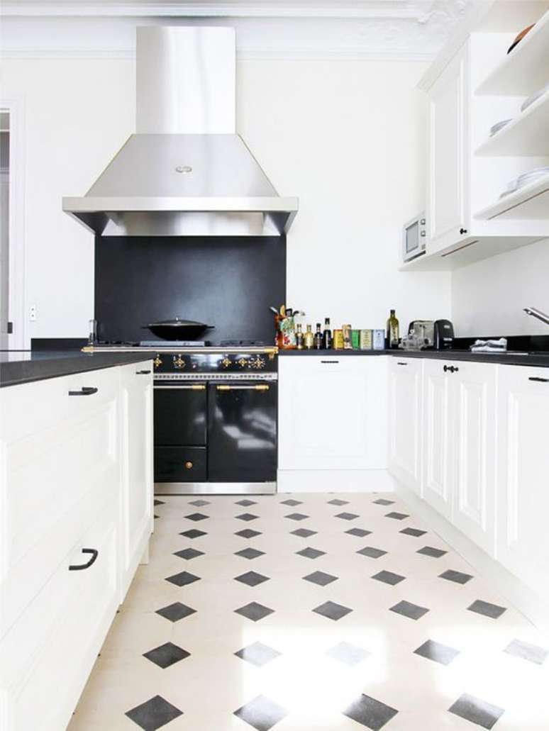 40. Cerâmica preto e branco para cozinha moderna – Foto Arkpad
