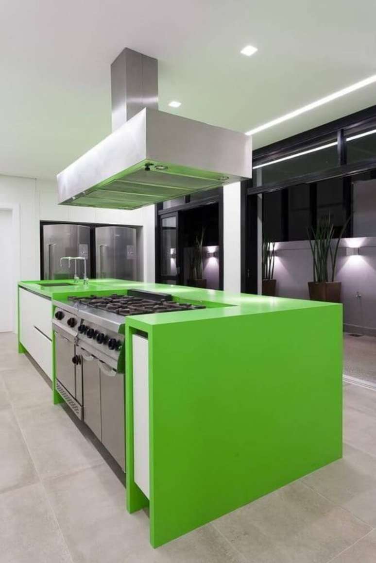 28. Cerâmica para cozinha moderna com bancada verde limão – Foto Revista VD