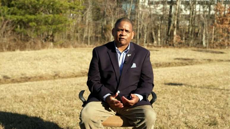 John Hollis doou seu sangue para que pesquisadores possam investigar os superanticorpos presentes no seu corpo