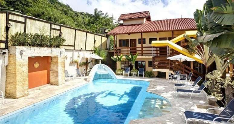 17. Os azulejos para piscina formam uma imagem inusitada no fundo. Fonte: Adriana Fontana