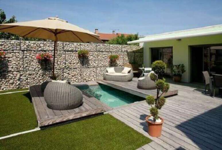 23. O azulejo para piscina &eacute; um dos revestimentos mais conhecidos pelo p&uacute;blico. Fonte: Habitissimo