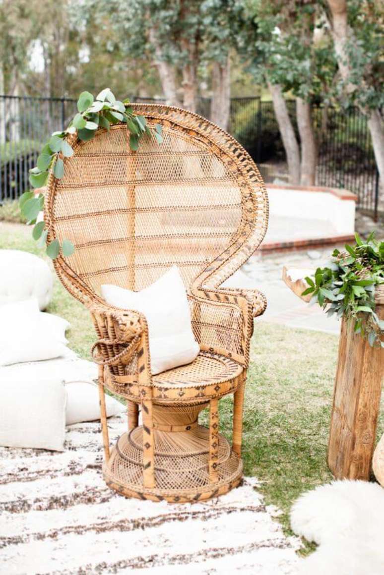 31. Poltrona de vime decorada com plantas &ndash; Foto Pinterest