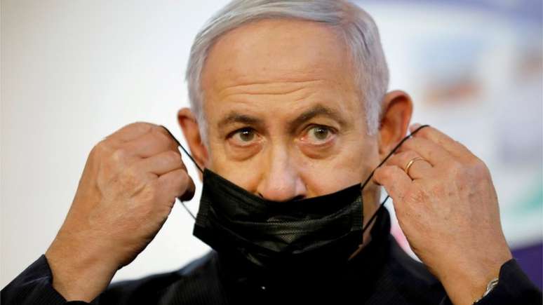 Primeiro-ministro de Israel, Binyamin Netanyahu decretou lockdown e incentiva uso de máscara, além de fazer campanha pela vacinação