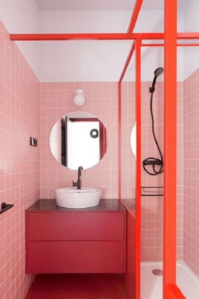 32. Decoração moderna com azulejo de banheiro cor de rosa. Foto: Behance
