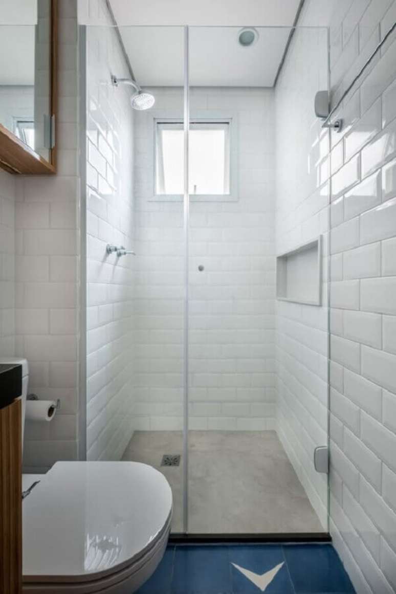 25. Decoração simples com azulejo de banheiro branco pequeno. Foto: Iná Arquitetura