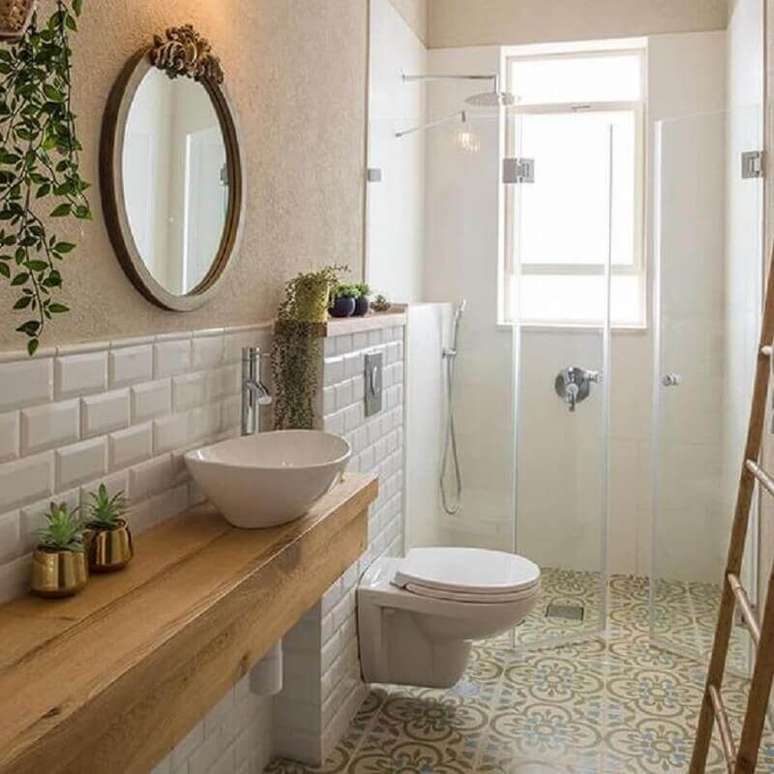 34. Decoração em cores neutras com azulejo de banheiro pequeno e simples. Foto: Pinterest