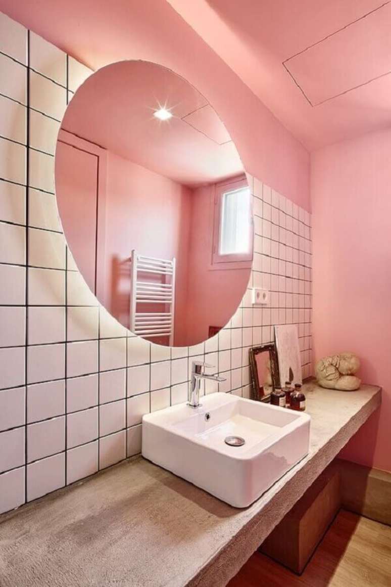 21. Ideias de azulejos para banheiro planejado branco e rosa. Foto: Iná Arquitetura