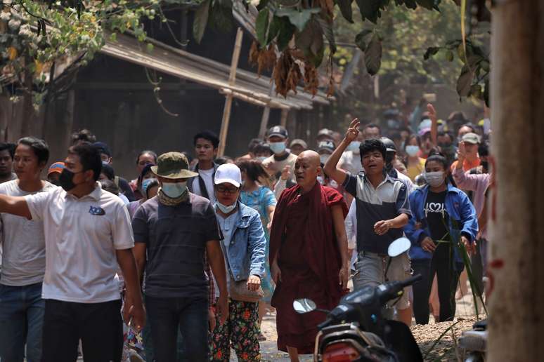 Manifestantes protestam contre golpe em Minamar
17/03/2021
Imagem obtida pela Reuters