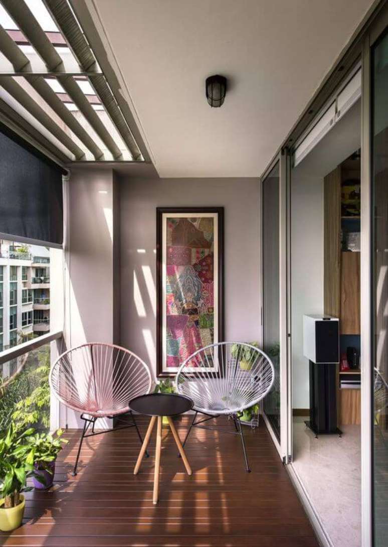 37. Poltrona de vime na varanda moderna &ndash; Foto Decostore