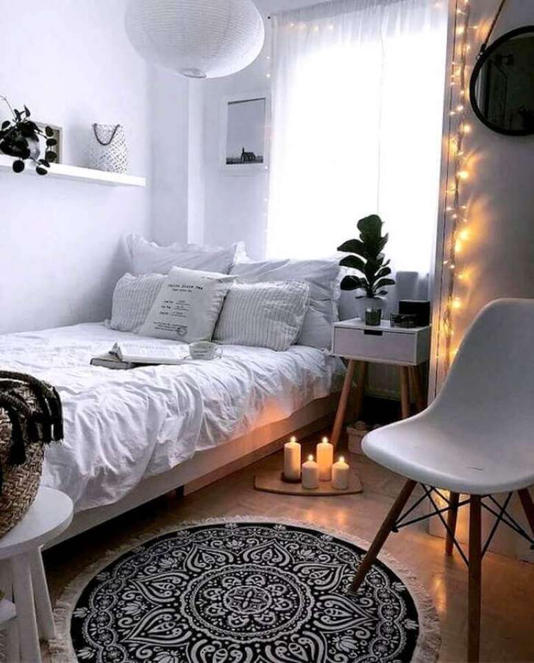 14. Pisca pisca para decoração de quarto feminino pequeno simples – Foto Home Fashion Trend