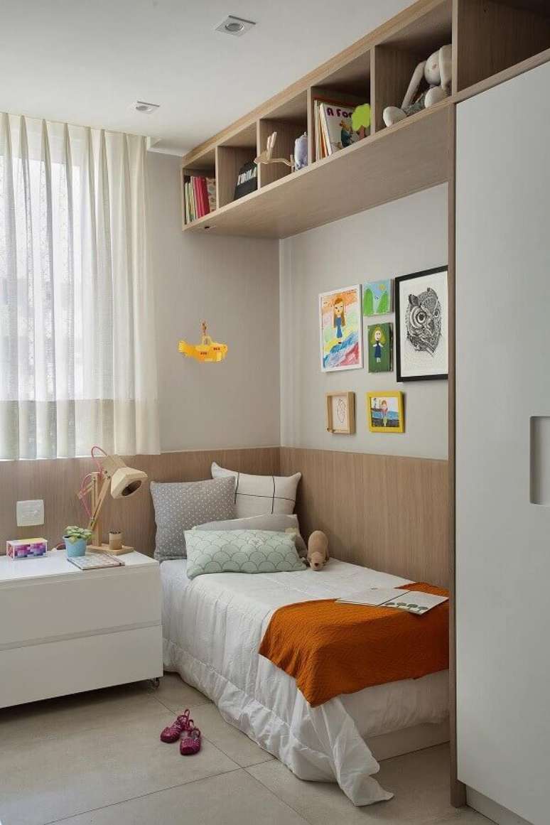 16. Quadros para quarto feminino pequeno decorado em cores neutras e claras – Foto Casa de Valentina