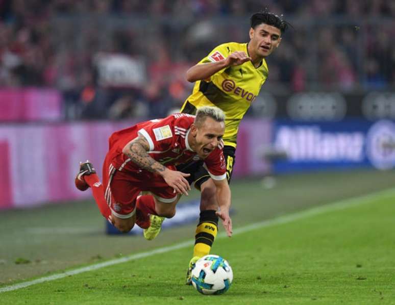 Dahoud está na mira de clubes da Premier League (Foto: Christof Stache / AFP)