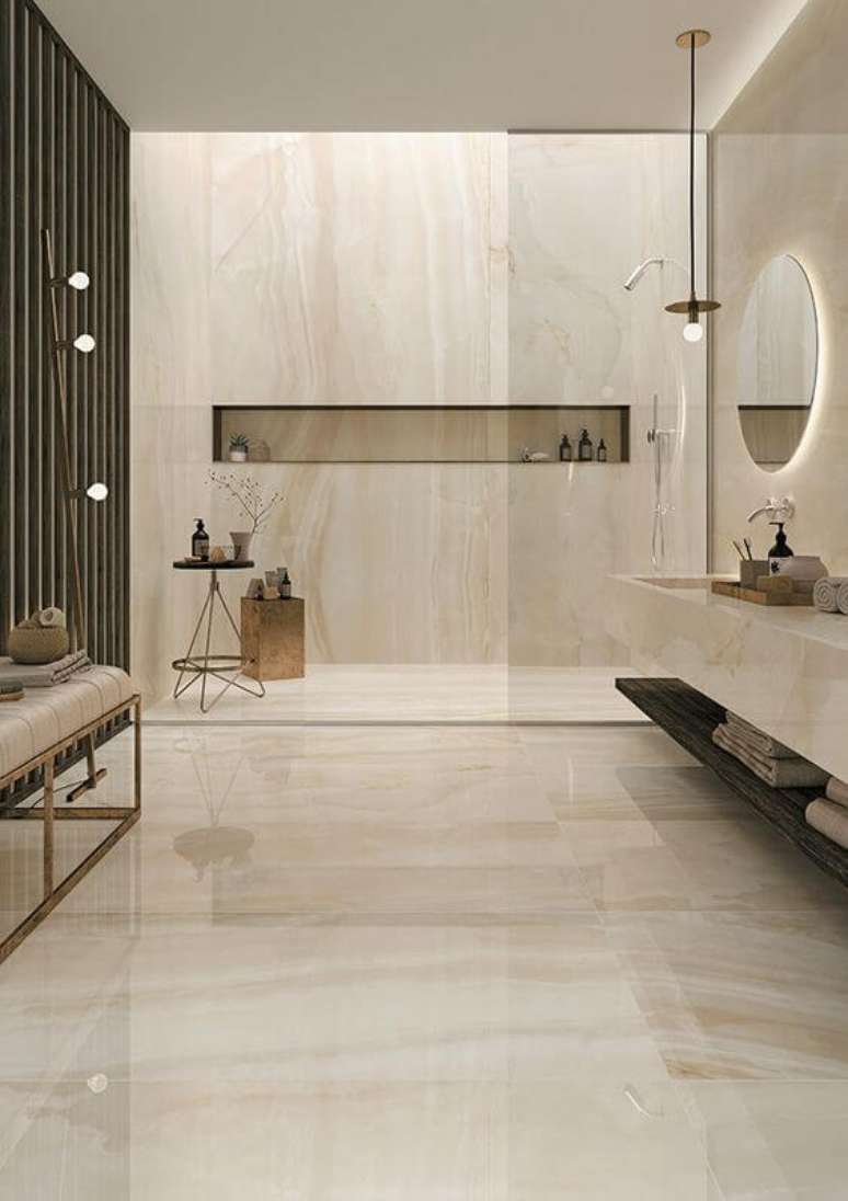 48. Banheiro com revestimento marmorizado bege e clássico – Foto Pinterest