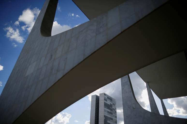 Congresso Nacional visto através de arcos do Palácio do Planalto 
 3/3/ 2021 REUTERS/Adriano Machado