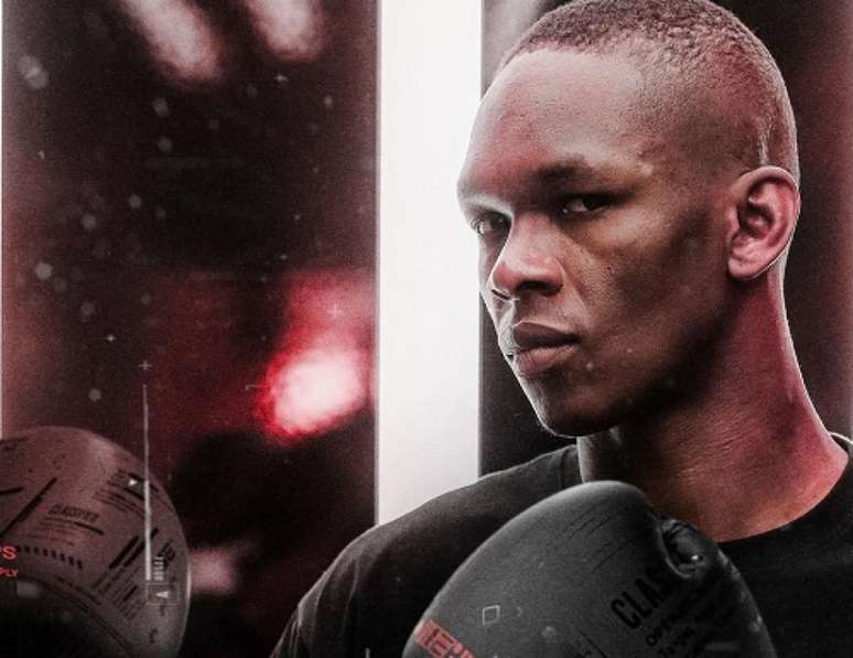 Adesanya, campeão dos médios, segue com planos de enfrentar Jones (Foto: Reprodução/Instagram @stylebender)