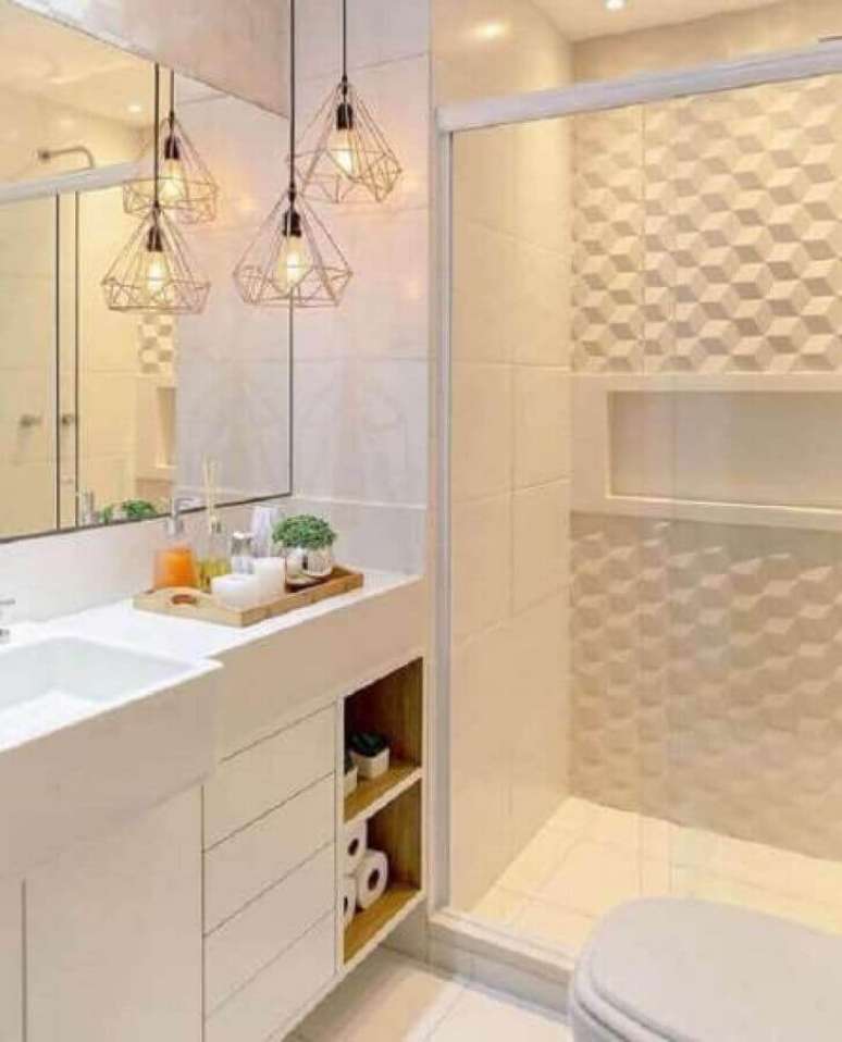 44. banheiro branco decorado com revestimento 3D e luminária pendente moderna aramada – Foto Pinterest