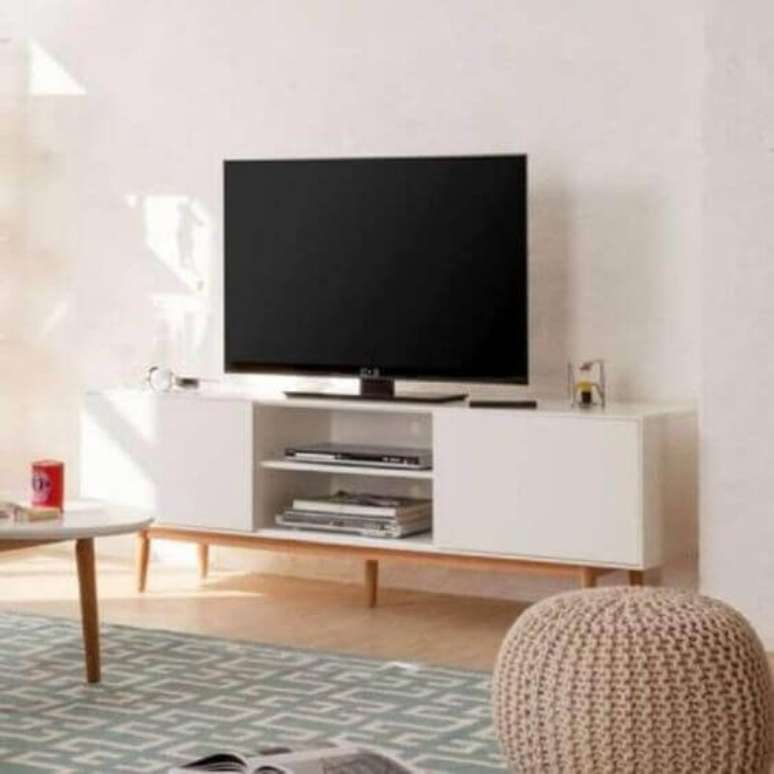 46. Rack p&eacute; palito retr&ocirc; branco &ndash; Foto Revista V